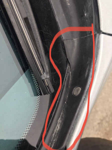 Кутове кріплення жабо, ліве (кріпиться на крило) Mazda 6  2007 универсал 2.0 Бензин Нетешин