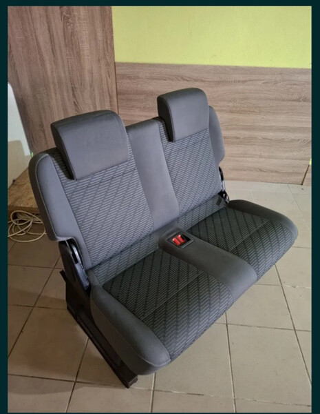 Сиденья на пасажир 3 ряд, фото примерно которые прикреплю Volkswagen Caddy 3  2011 універсал 1.6 Бензин Ізмаїл