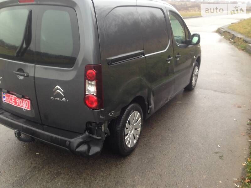 Угол бампера Citroen Berlingo  2015 1.6 Бензин 