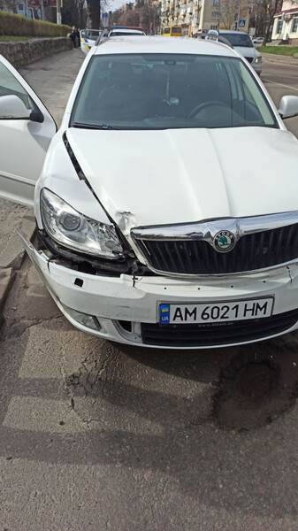 Фара правая ксенон Skoda Octavia A5  2012 универсал 1.6 Дизель Луцк