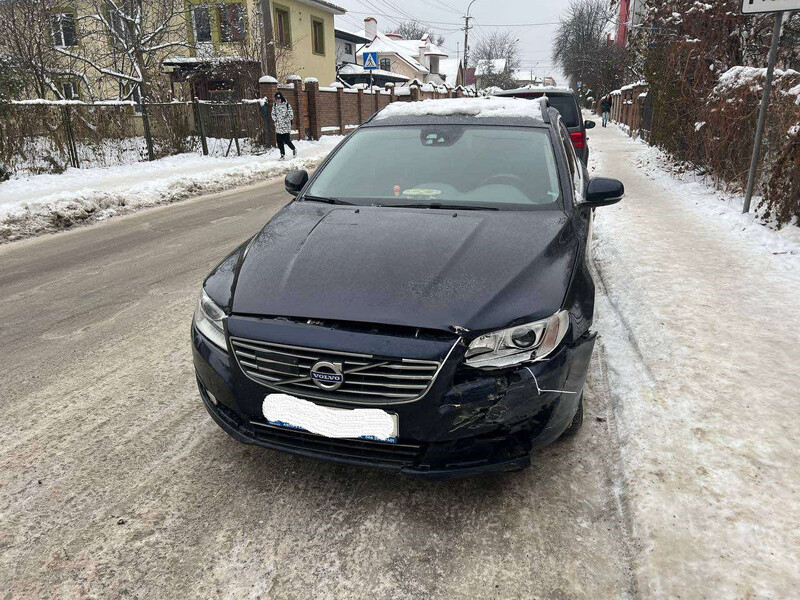 Фара передняя Volvo V70 универсал 2015 г.