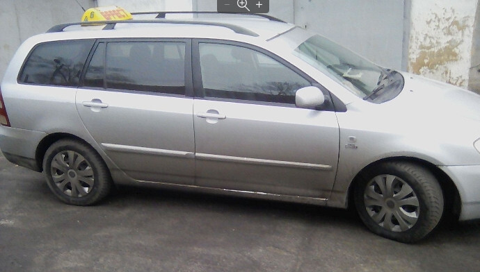 Стекло боковое левое заднее глухое треугольник Toyota Corolla E12 2003 универсал 2.0 Бензин Днепр