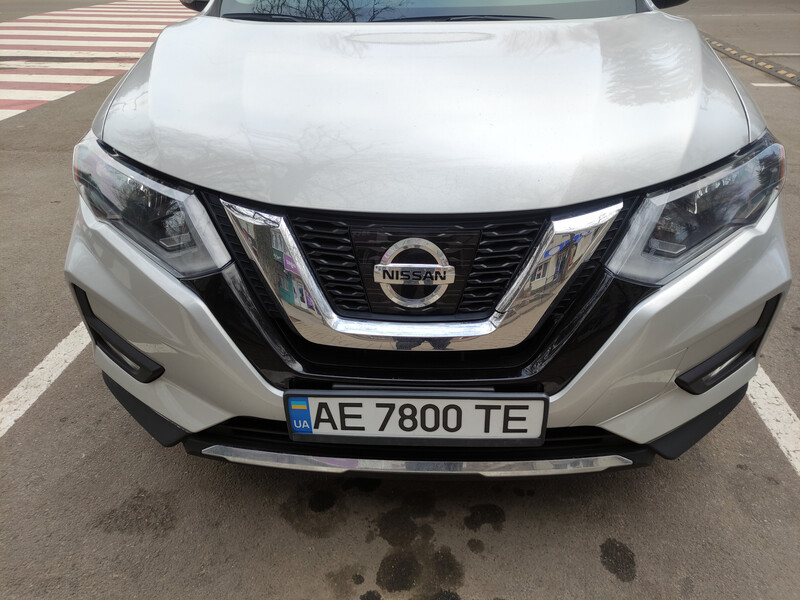 Решітка радіатора Nissan Rogue  2018 універсал 2.5 Бензин 