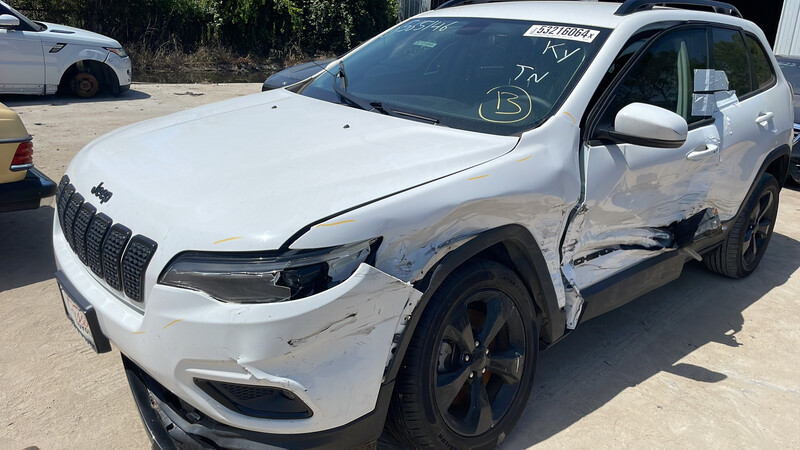 Крыло переднее левое Jeep Cherokee 2019 г.  2.4 л бензин Ирпень