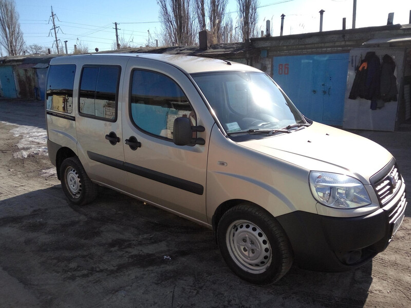Крыло переднее Fiat Doblo 2011 г.  1.4 л бензин Коломыя