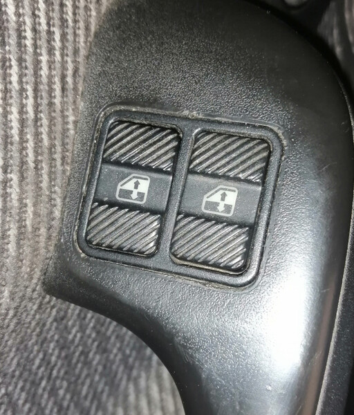 Кнопка склопідйомника Volkswagen Passat B3  1992 1.9 Дизель Бердянськ