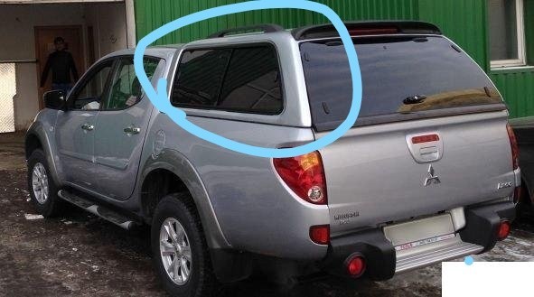 Правое боковое стекло кунга Mitsubishi L 200  2011 2.5 Дизель Ивано-Франковск