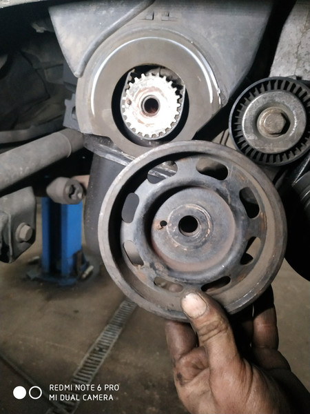 Шестерня и шкив колен вала Volkswagen Polo 4  2007 хетчбек 1.4 Бензин 