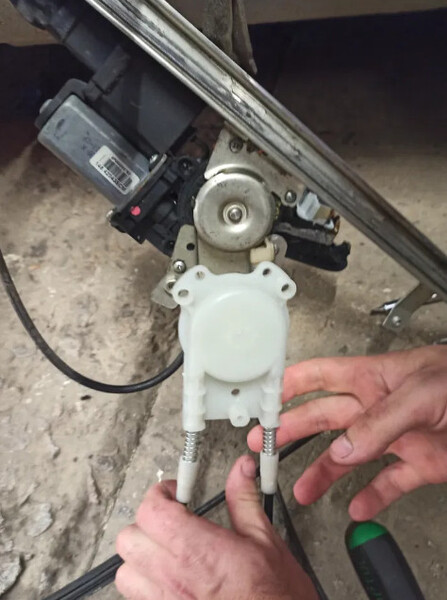 Стеклоподъемник левый Renault Megane 2  2005 универсал 1.6 Бензин Днепр