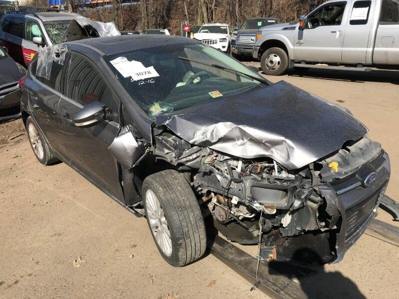 Крепление крыла переднее правое Ford Focus хетчбек 2011 р.  2.0 л бензин Харків