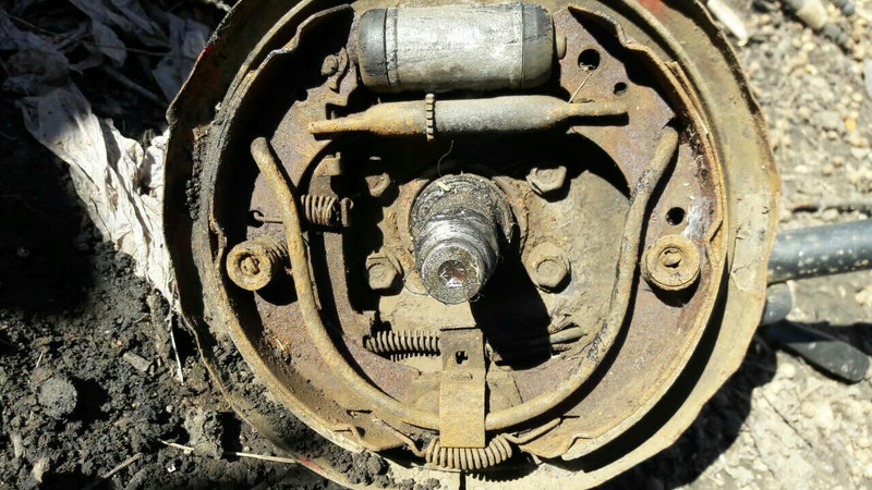 Барабанный механизм Nissan Sunny B12  1988 хетчбек 1.6 Бензин 