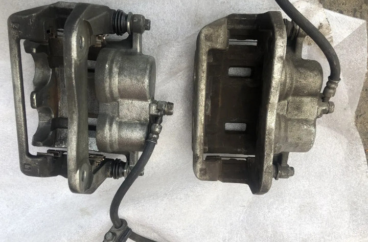 Передние суппорта двухпоршневые Honda Accord 8  2010 2.4 Бензин Киев