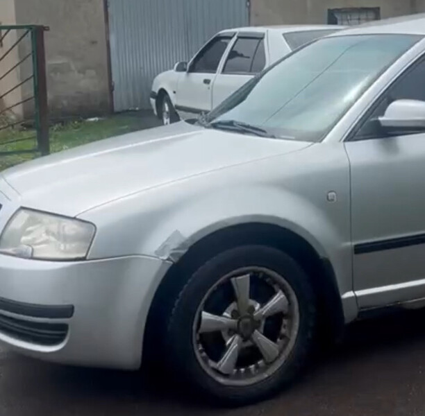 Крыло переднее Skoda Superb 2005 г.  2.0 л бензин Сумы