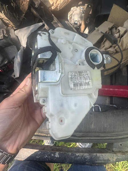 Замок правий водійський) америка) Honda CR-V 3  2008 2.0 Дизель 