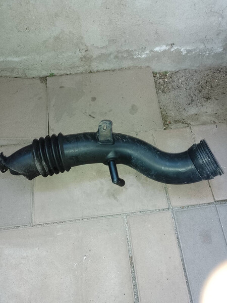 Патрубок фильтра воздуха Renault Laguna 2  2003 універсал 1.9 Дизель 