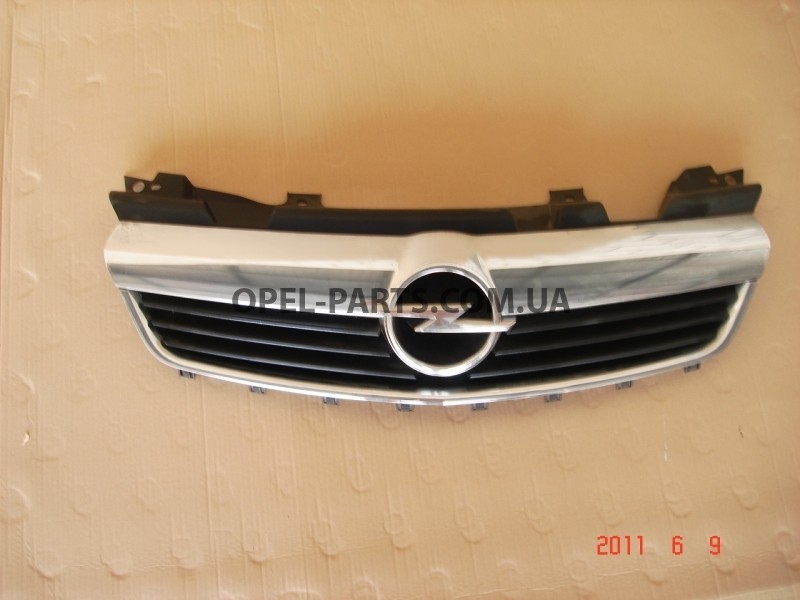 Решетка радиатора Opel Zafira 2011 г.  1.7 л дизель Луцк