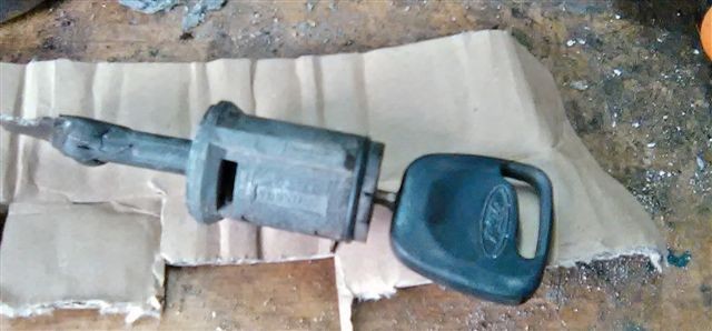 Замок капота Ford Focus  2004 1.4 Бензин Буча