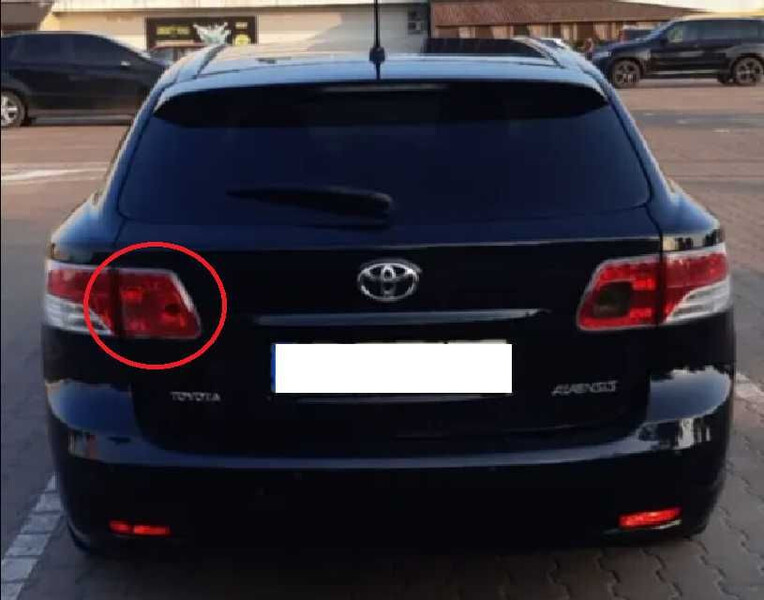 Фонарь правый внутренний Toyota Avensis  2010 універсал 2.0 Дизель 