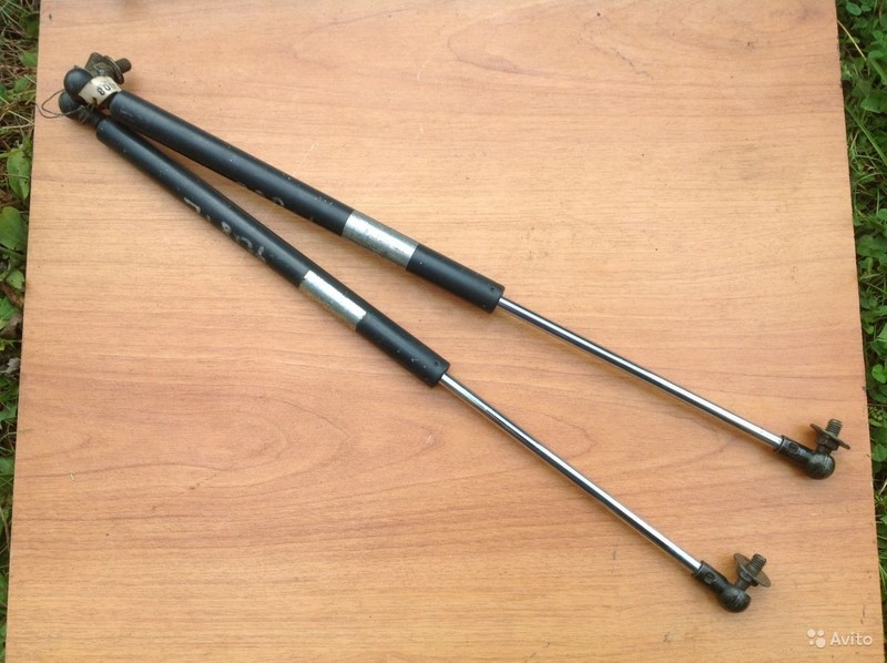 Амортизатор багажника Honda Civic  1994 хетчбек 1.5 Бензин Львів