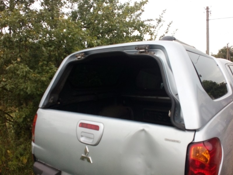 Стекло кунга заднее Mitsubishi L 200  2008 2.5 Дизель Чернигов