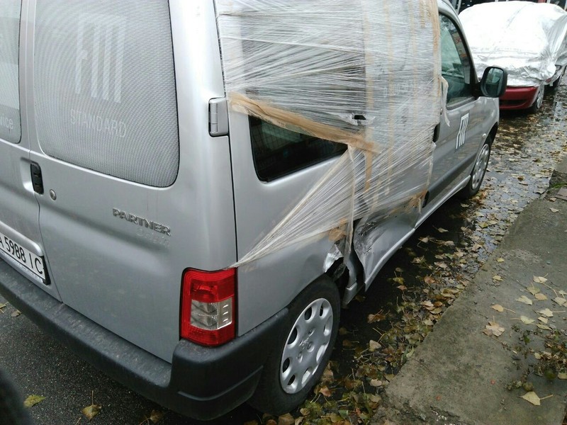 Накладка задніх правих дверей Peugeot Partner  2011 універсал 1.9 Дизель 