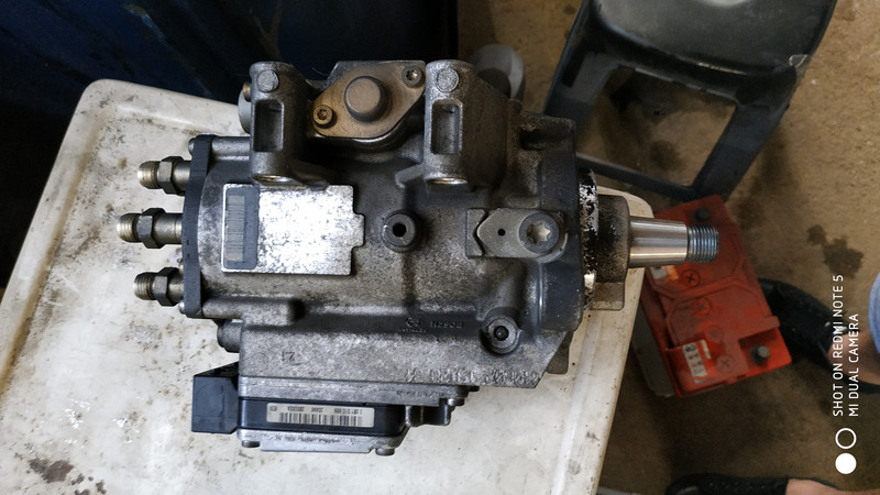 Топливный насос 059130106J   Audi A4, Audi A4 allroad quattro, Audi A6, Skoda Superb