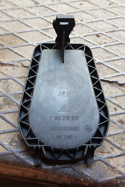 Крышка фары внутренняя Volkswagen Touran универсал 2003 г.  2.0 л дизель Полтава