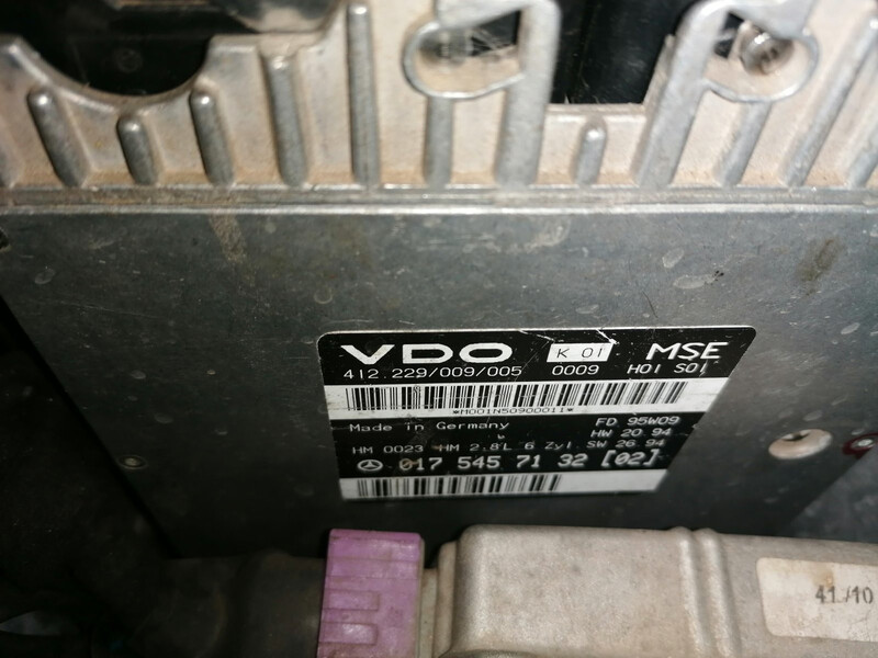 Блок управления двигателем 0175457132 02   Mercedes C-Class