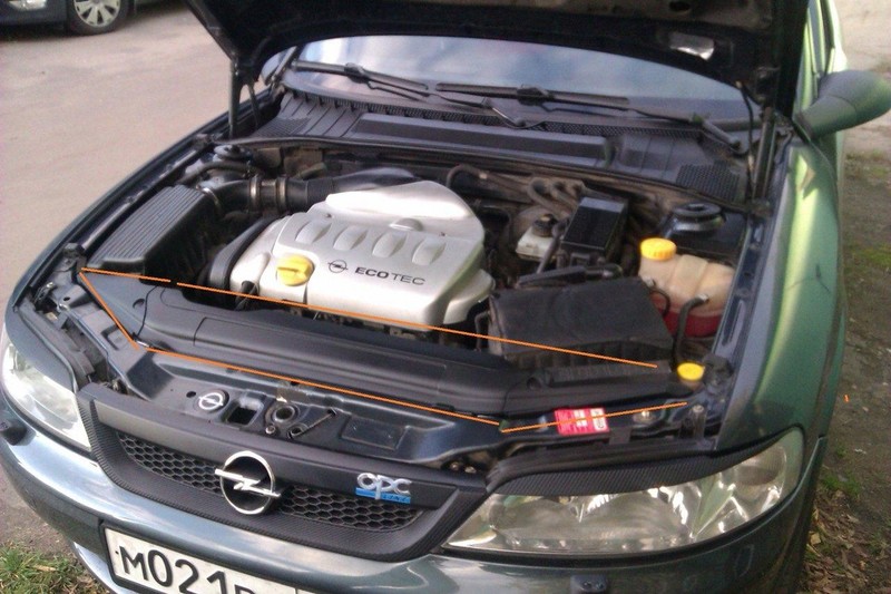 Обтекатель радиатора Opel Vectra B универсал 1998 г.  1.8 л бензин Винница
