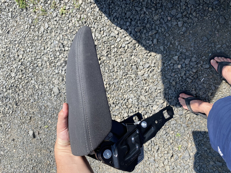 Подлокотник Volkswagen Passat B8 универсал 2016 г.  2.0 л дизель Луцк