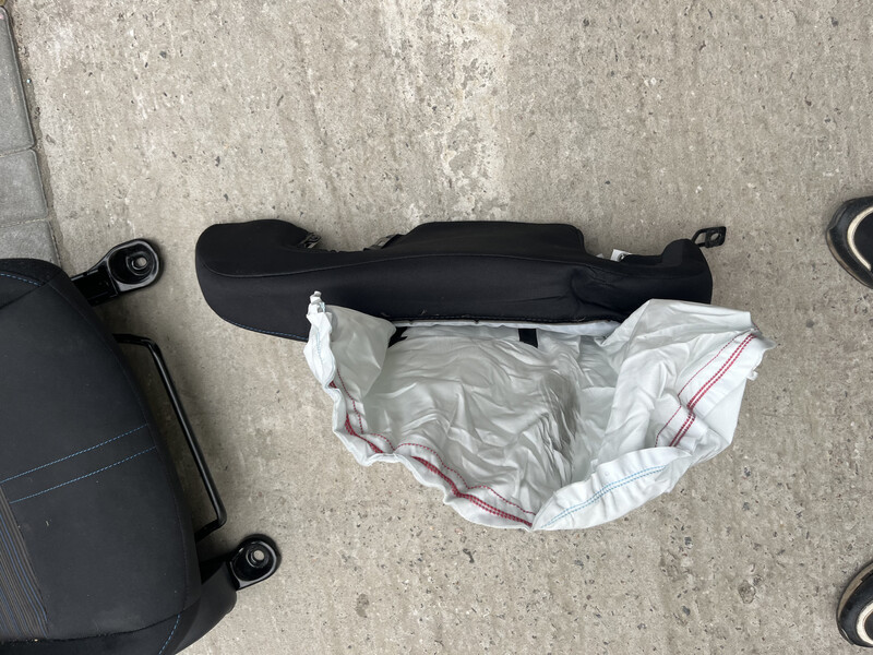 Подушка задняя правая, и штора правая usa Nissan Leaf  2021 хетчбек 40.0 Электро Кременчук