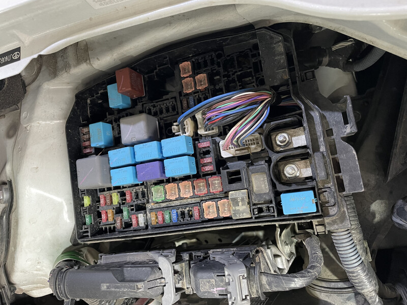 Кришка блоку запобіжників Toyota Corolla  2015 хетчбек 1.8 Бензин 