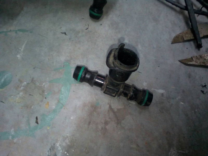 Тройник, которые стоит перед омывателей фары BMW X5 Е 70 2012 3.0 Бензин Краматорск