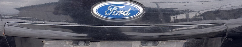 Накладка крышки багажника Ford Focus 2  2009 универсал 1.6 Бензин 