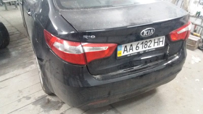 Кришка багажника гола Kia Rio 3  2012 1.5 Бензин Киев