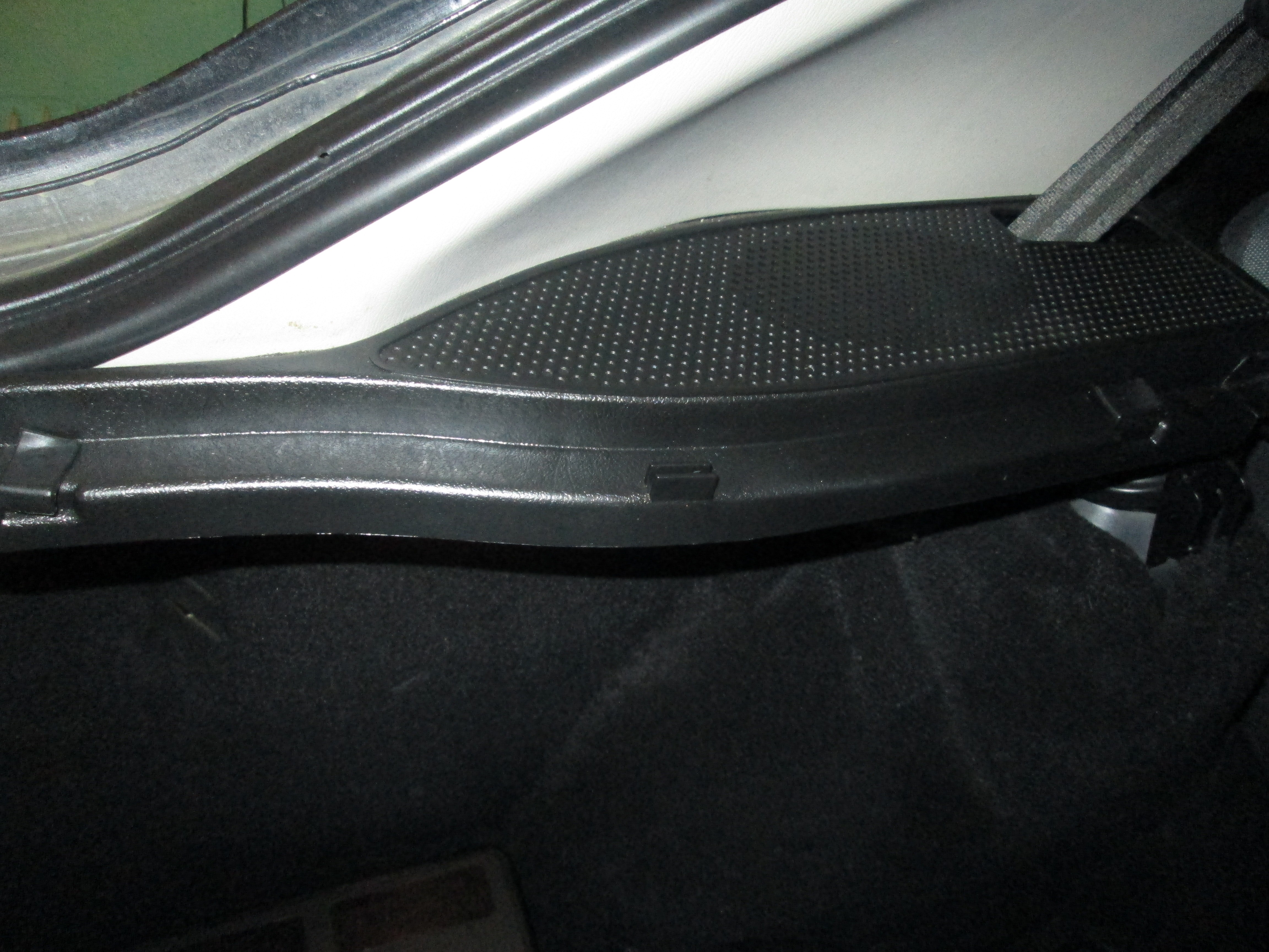 Опора полки багажника Chery Amulet  2008 1.6 Бензин Киев