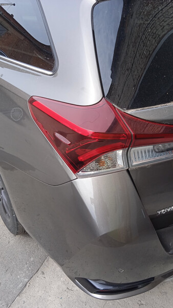 Стекло заднего фонаря Toyota Auris  2016 универсал 1.6 Гибрид Ровно