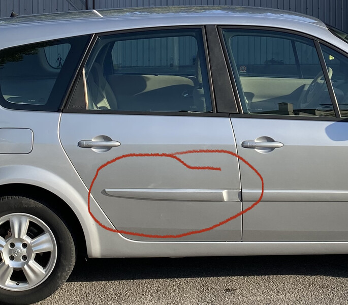 Накладка на задню праву дверку Renault Grand Scenic 2  2006 универсал 2.0 Бензин Новояворовск