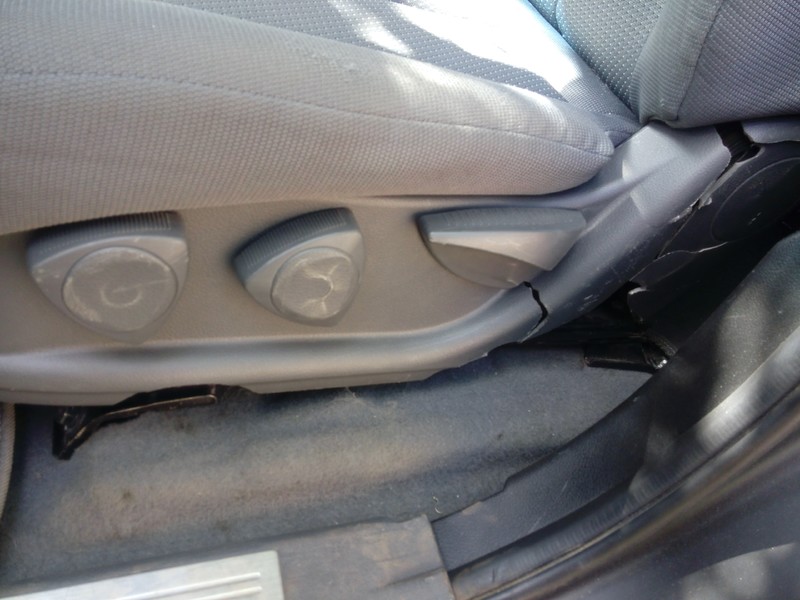 Пластик водительского сидения SSangYong Kyron  2007 2.0 Дизель Кривой Рог