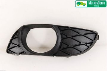 Решетка бампера левая,правая Toyota Yaris  2004 1.6 Бензин 