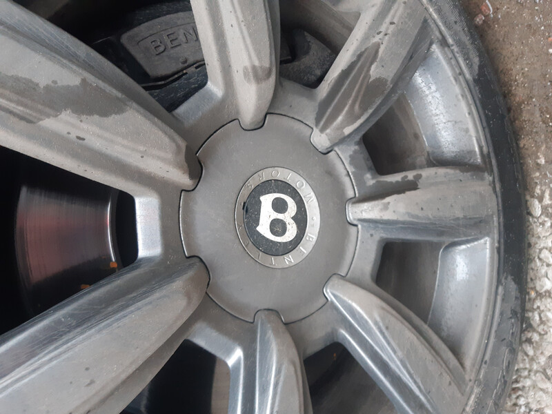 Крышка на диск Bentley Continental  2006 5.0 Бензин Вишневое