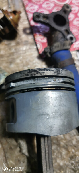 Поршень Ford Granada 1981 г.  2.8 л бензин