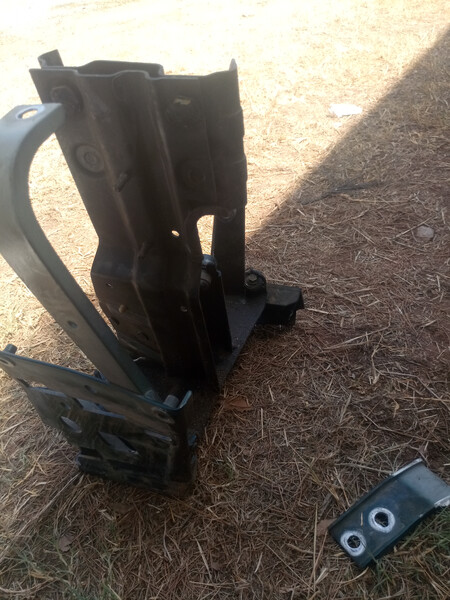 Крепление abs Audi A8 D2 1997 р.  3.7 л бензин Городенка