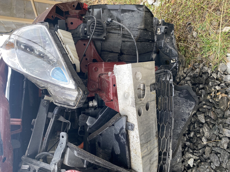 Фара передня права Nissan Leaf  2016 хетчбек 1.0 Электро 