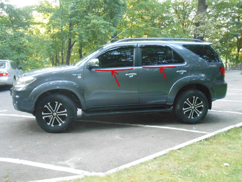 Молдінги Toyota Fortuner GL 2007 р.  4.0 л бензин Київ