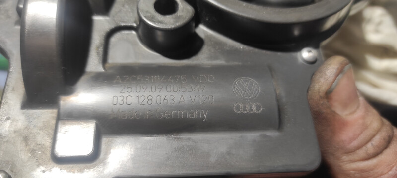 Дроссельная заслонка Volkswagen Touran 2009 г.  Ровно