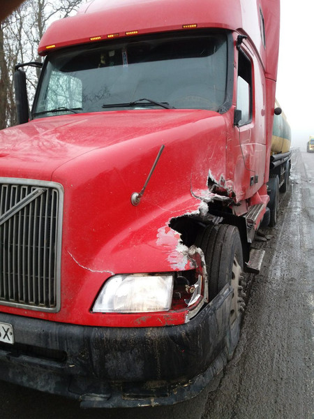 Капот Volvo VNL хэтчбек 2000 г.  1.9 л дизель Киев