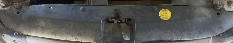 Решетка радиатора Peugeot 307  2002 универсал 2.0 Бензин Мена