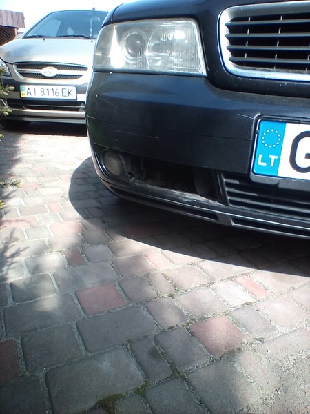 Решетка бампера Audi A4 B5 универсал 2000 г.  1.9 л дизель Киев