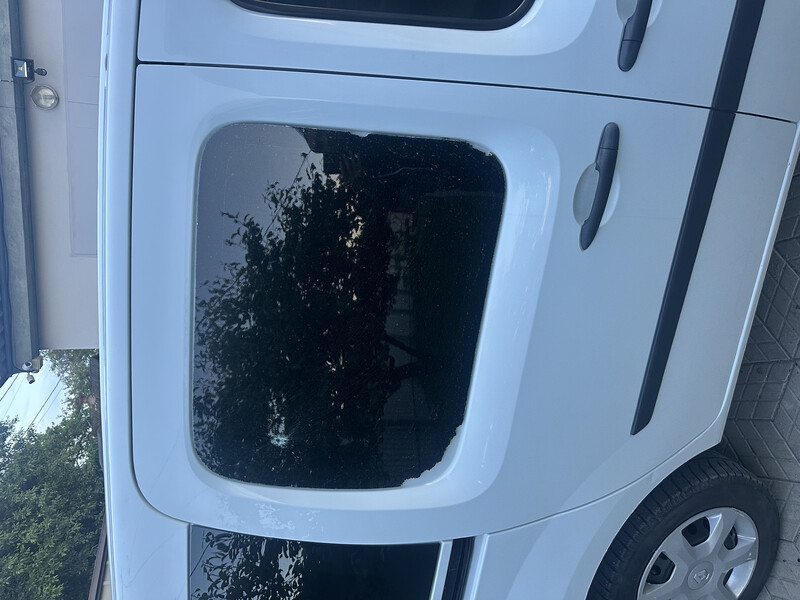 Стекло боковое Renault Kangoo  2010 1.5 Дизель Полтава